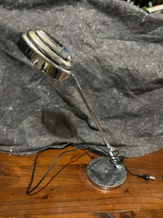 Lámpara de escritorio plateada