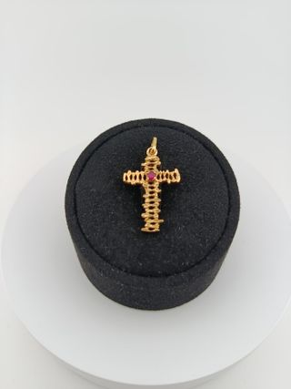Colgante Cruz Oro con Rubí