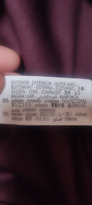 Vestido corto sin mangas Zara color berenjena.