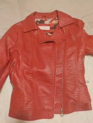 Chaquetas piel blanca y roja