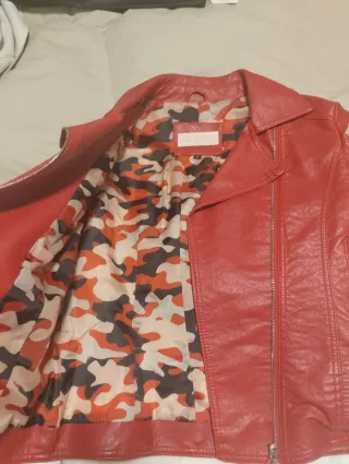 Chaquetas piel blanca y roja