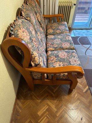 Sofá de tres plazas provenzal madera y tela floral