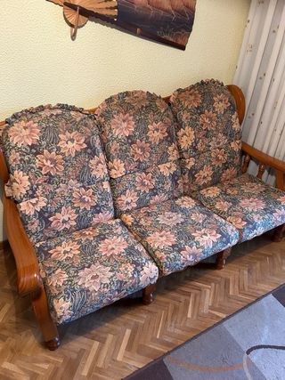 Sofá de tres plazas provenzal madera y tela floral