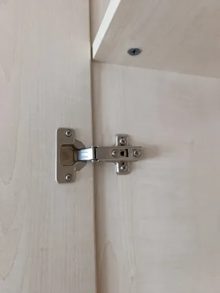 Armario de madera beige