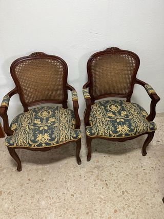 Pareja de sillones de rejilla y tapizados