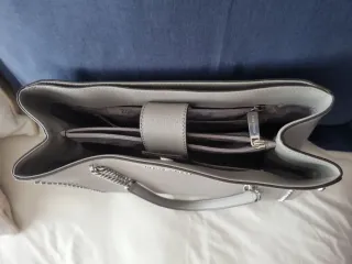 Bolso Michael Kors Piel Gris con Tachuelas. 4 usos