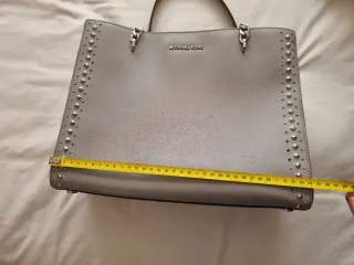 Bolso Michael Kors Piel Gris con Tachuelas. 4 usos