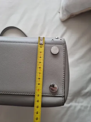 Bolso Michael Kors Piel Gris con Tachuelas. 4 usos