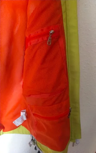 Cortavientos Mito color pistacho.