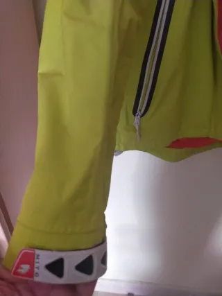 Cortavientos Mito color pistacho.