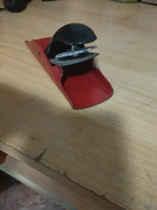 Cepillo de carpintero rojo y negro