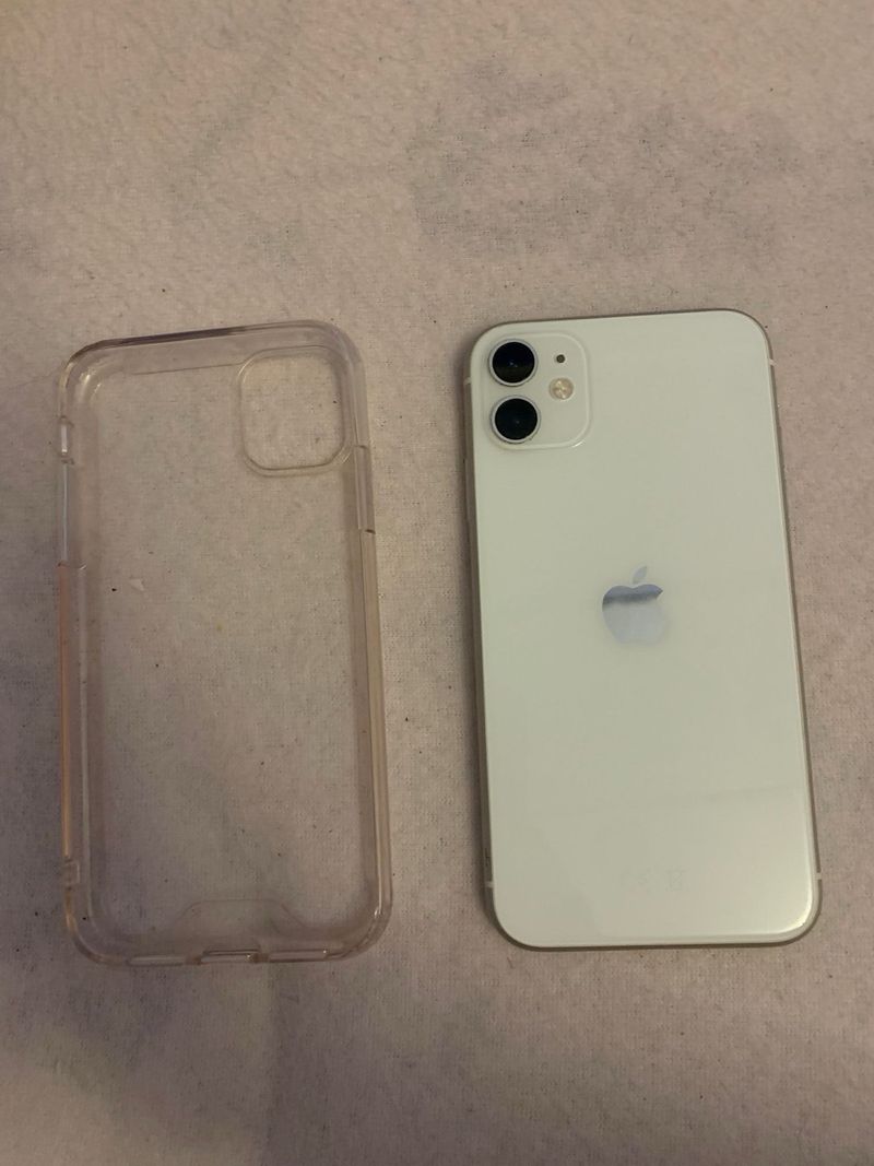 iPhone 11 con funda protectora afbeelding 2