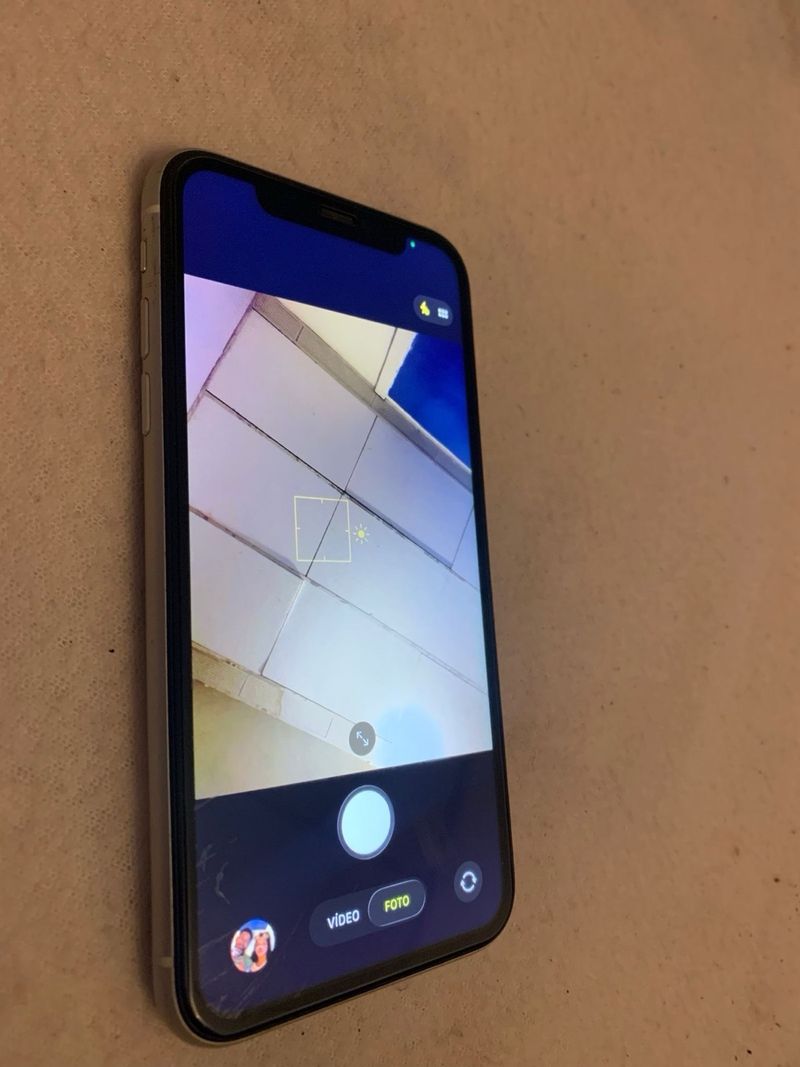 iPhone 11 con funda protectora afbeelding 3