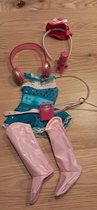 Nancy Cantante Moderna con Accesorios