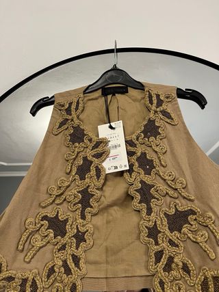 Chaleco Zara bordado con abalorios Talla S
