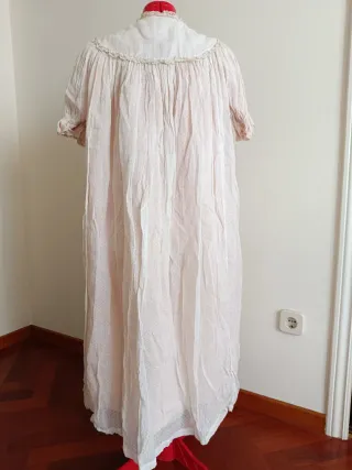 Bata antigua de encaje