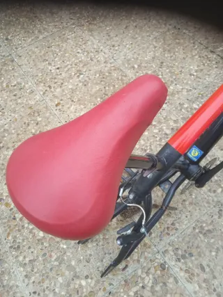 Bicicleta BMX Roja y Negra