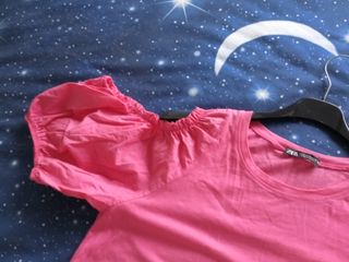 T-shirt Zara rosa vivo con spalle scoperte