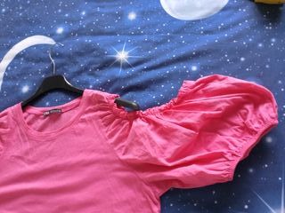 T-shirt Zara rosa vivo con spalle scoperte