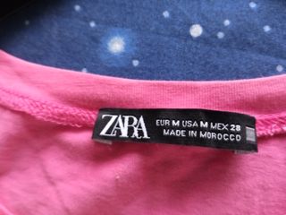 T-shirt Zara rosa vivo con spalle scoperte