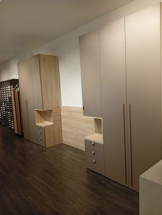 Tienda de cocinas y armarios con taller propio