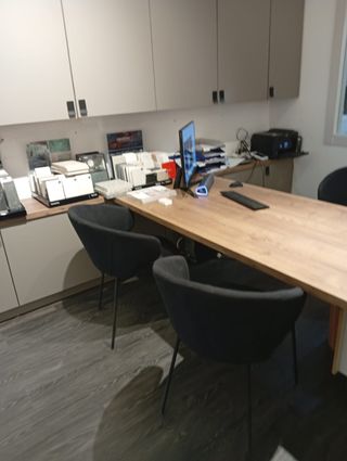 Tienda de cocinas y armarios con taller propio