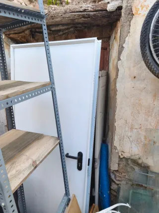 Puerta metálica 90x270