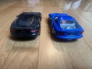 2 Coches Maisto: Negro y Azul