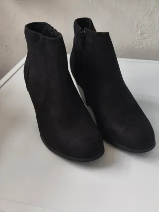 Botines negros tacón aterciopelados