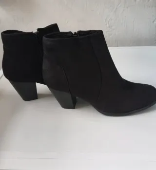 Botines negros tacón aterciopelados