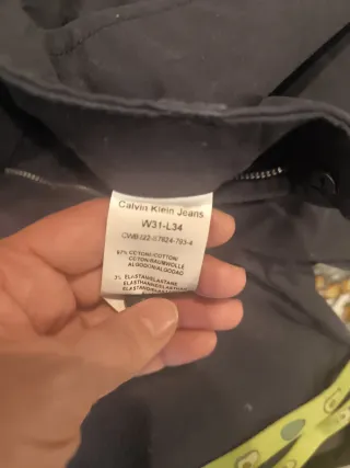 Pantalón negro Calvin Klein con pedrería