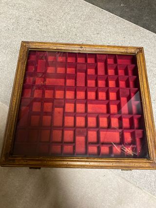 Vitrina expositora madera y terciopelo