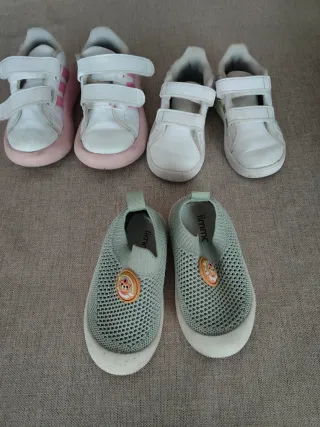 3 pares de zapatillas para Niña. Tallas 23 y 24