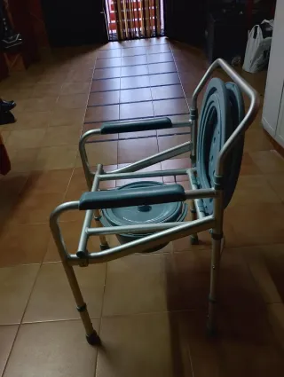 Silla de aseo con orinal
