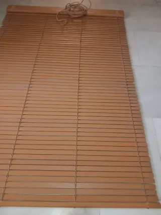 Persiana de madera clara 99'5 por 150