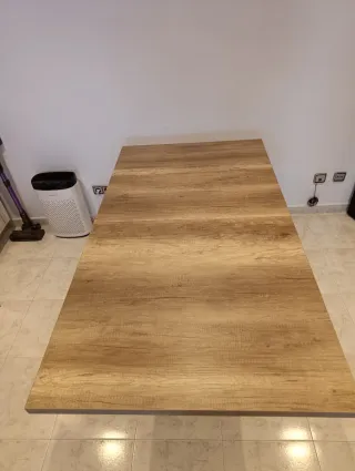 Mesa de comedor moderna madera y metal