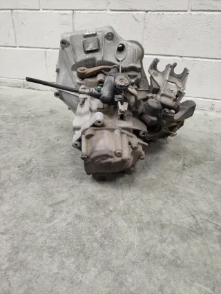 Caja de cambios manual Fiat Doblo 1.3 jtd de 2015.