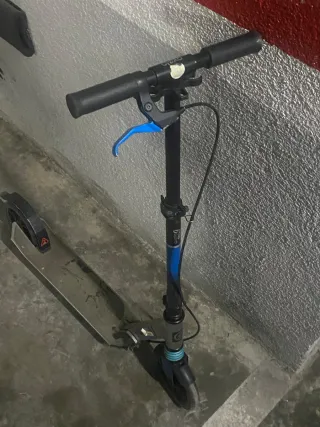 Patinete infantil azul y naranja