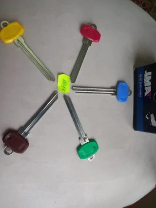 LOTE 57 LLAVES CON CABEZAL FAC-1D (JMA)