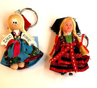 Llaveros de viaje: elefante, llamas y muñecas