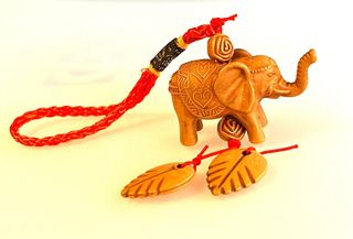 Llaveros de viaje: elefante, llamas y muñecas