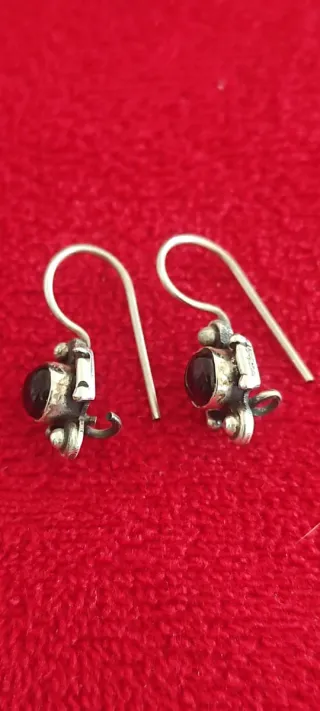 Pendientes de plata de granate natural