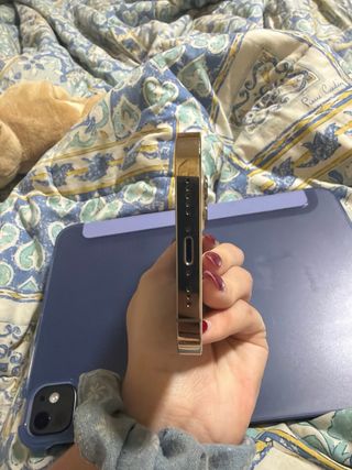 iPhone 13 Dorado - Estado Regular