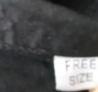 BLUSA NEGRA FLORES BORDADAS Y LENTEJUELAS T.U.