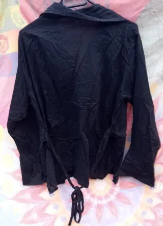 BLUSA NEGRA FLORES BORDADAS Y LENTEJUELAS T.U.