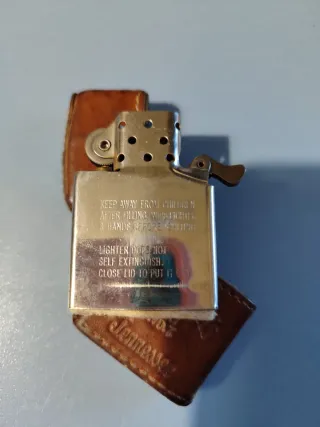 Lott di collezionismo: Petaca, Zippo, armonica