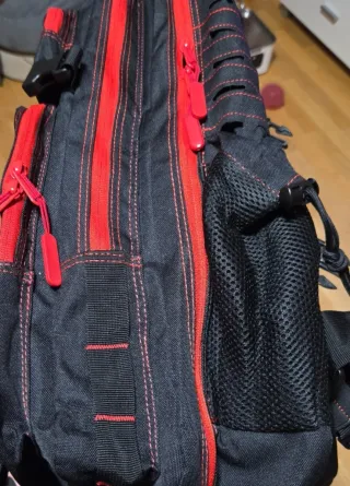 Mochila Táctica 45L Laser Cut Negra/Roja