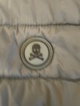 Chaleco Scalpers plumífero gris. Azulón