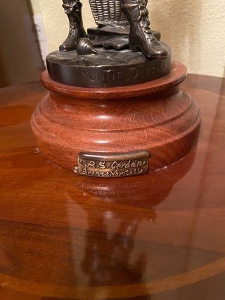 Bronce niño con peonza