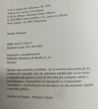 Libro tapa dura con adornos dorados